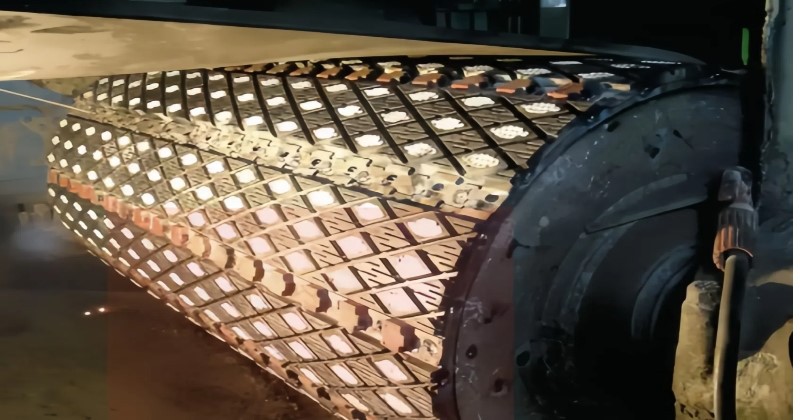 Conveyor system in operation with newly installed ceramic slide-lag pulley lagging Conveyor system in operation with newly installed ceramic slide-lag pulley lagging